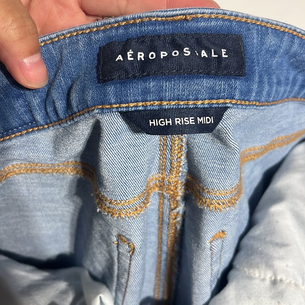Aeropostale Light Wash Distressed High Rise Midi Cuffed Denim Shorts Size 4 - Picture 7 of 8